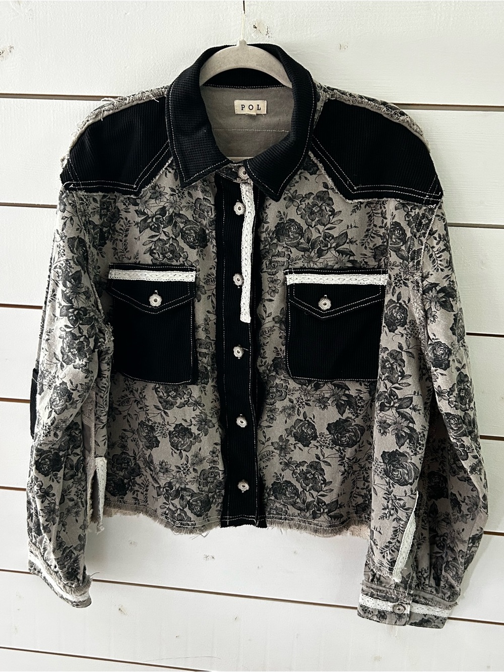 POL Gray & Black Floral Western Shacket Black Corduroy Panels Women’s Large